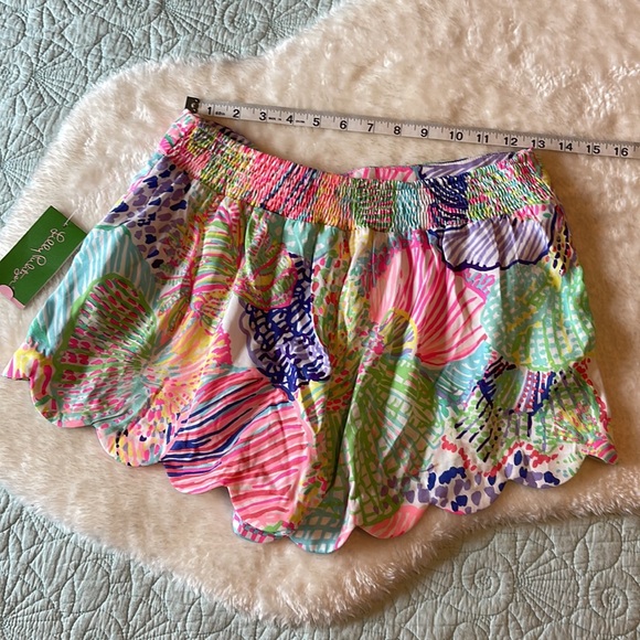 Lilly Pulitzer Dahlia Scalloped Shorts in Roar of the Seas NWT - Picture 4 of 5